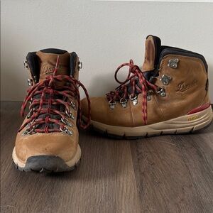 Women’s Danner Mountain 600 Leaf GTX.